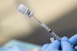 Κορωνοϊός: Πόσο τελικά μας προστατεύει η 4η δόση του εμβολίου;