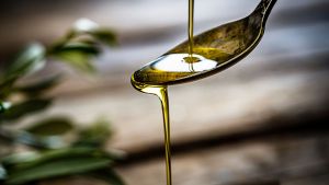 Ελαιόλαδο: Γιατί πρέπει να το εντάξετε στη μαγειρική σας;