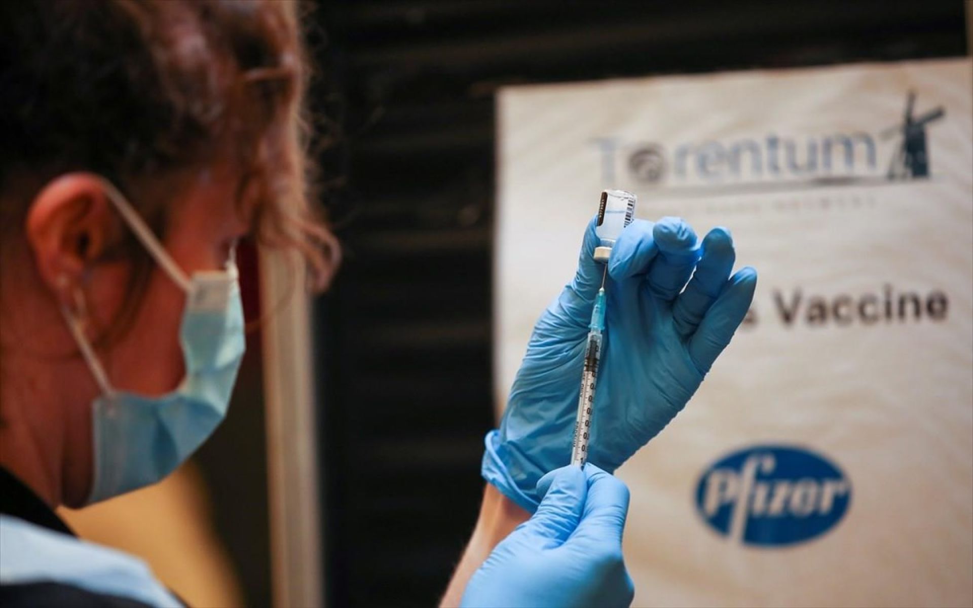 Pfizer/BioNTech:&Tau;&iota; &epsilon;&pi;&iota;&beta;&epsilon;&beta;&alpha;&iota;ώ&nu;&epsilon;&iota; &eta; &mu;&epsilon;&gamma;&alpha;&lambda;ύ&tau;&epsilon;&rho;&eta; &mu;&epsilon;&lambda;έ&tau;&eta; &pi;&omicron;&upsilon; έ&gamma;&iota;&nu;&epsilon; &sigma;&epsilon; &pi;&rho;&alpha;&gamma;&mu;&alpha;&tau;&iota;&kappa;έ&sigmaf; &sigma;&upsilon;&nu;&theta;ή&kappa;&epsilon;&sigmaf; &gamma;&iota;&alpha; &tau;&eta;&nu; &alpha;&pi;&omicron;&tau;&epsilon;&lambda;&epsilon;&sigma;&mu;&alpha;&tau;&iota;&kappa;ό&tau;&eta;&tau;&alpha; &tau;&omicron;&upsilon; &epsilon;&mu;&beta;&omicron;&lambda;ί&omicron;&upsilon;;