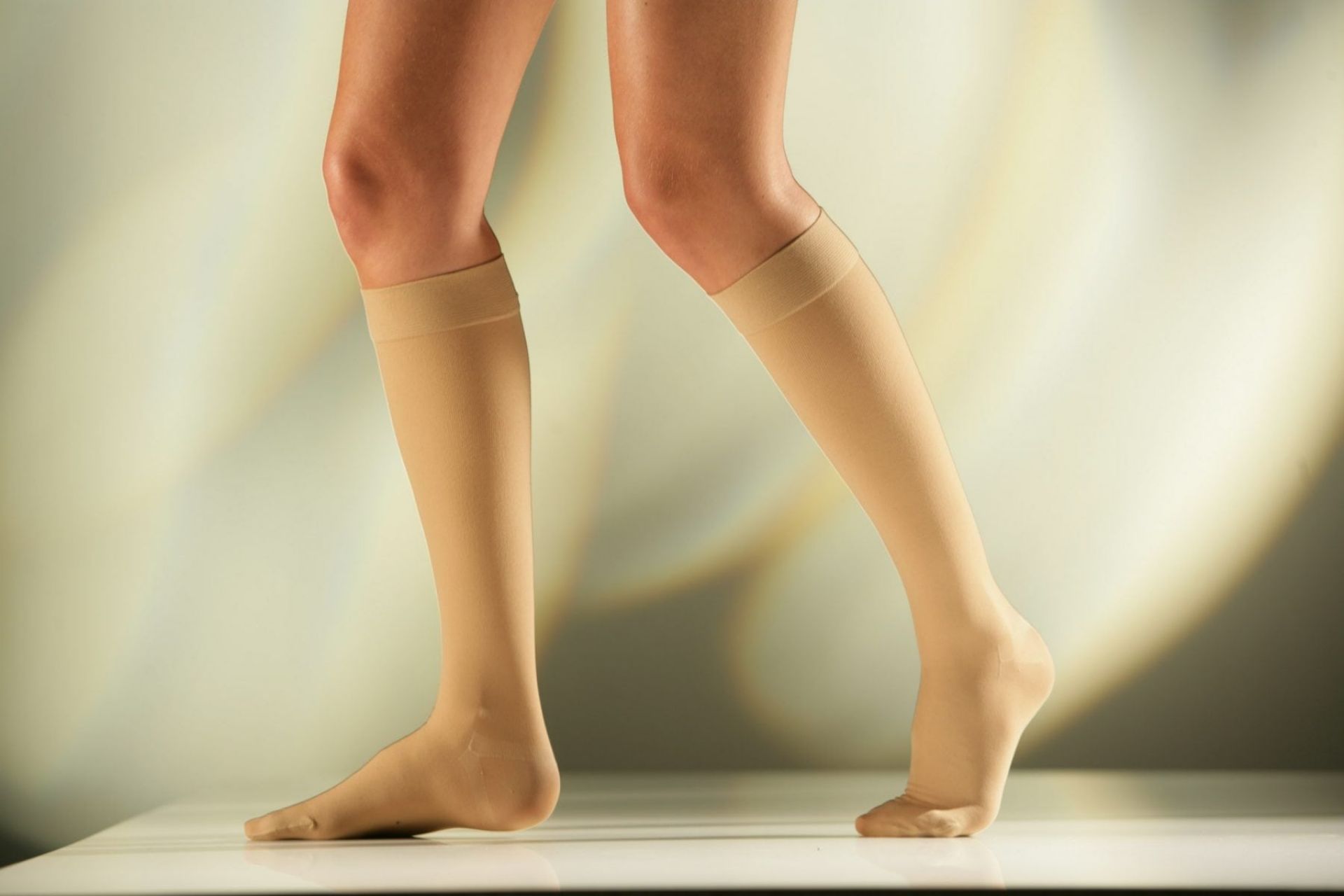 Βοηθούν οι κάλτσες διαβαθμισμένης συμπίεσης τους ασθενείς με φλεβική ανεπάρκεια;