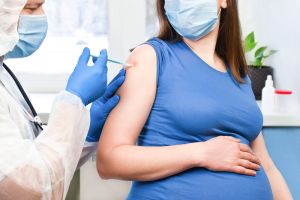 Έρευνα: Τα εμβόλια κατά του κορωνοϊού δεν σχετίζονται με την εμφάνιση εκ γενετής ελαττωμάτων