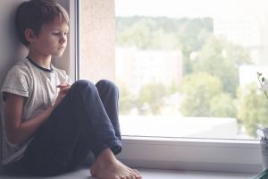 Έρευνα: Πώς το άγχος στα πρώτα χρόνια της ζωής επηρεάζει τον παιδικό εγκέφαλο