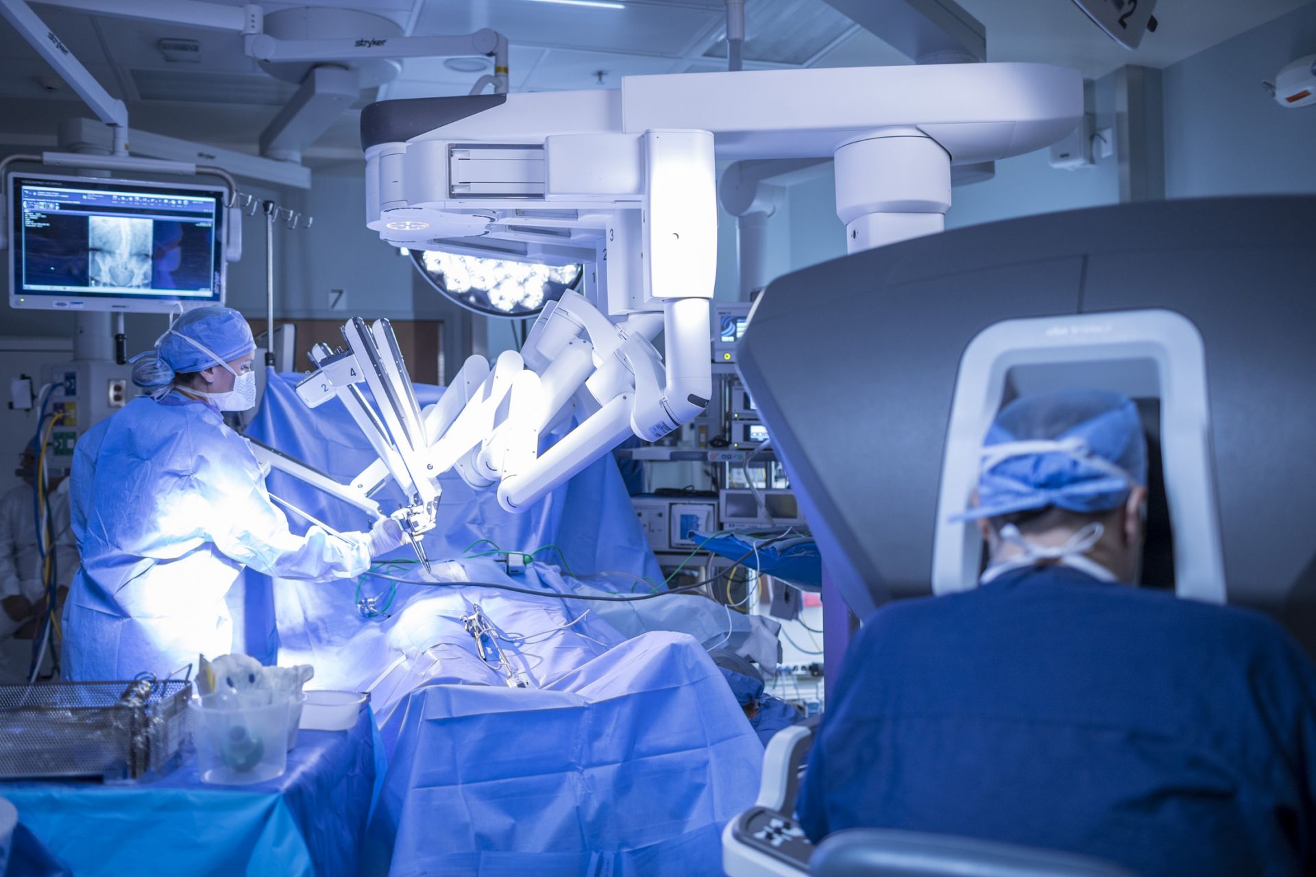 Με ρομποτική χειρουργική αφαίρεσαν τη χολή σε έγκυο 8 μηνών!