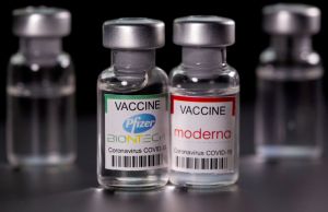 Κορωνοϊός: Μόνο τα mRNA αποτρέπουν την απλή λοίμωξη από την Όμικρον