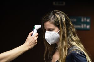 Covid 19: Το 40% της μετάδοσης γίνεται πριν την εμφάνιση συμπτωμάτων
