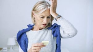 Γιατί κινδυνεύουν οι ηλικιωμένοι με προβλήματα ακοής και όρασης από την άνοια;